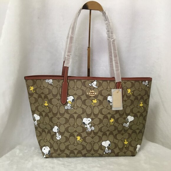 NWT COACH Peanuts Snoopy Tote bag! - Picture 2 of 14